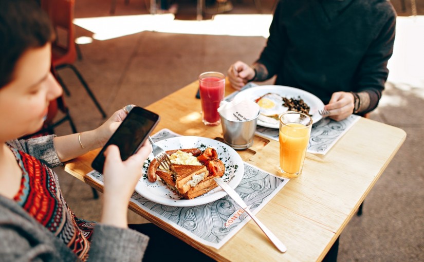 Masak Sendiri, Cara Hemat Anak Kos | sumber: pexels.com