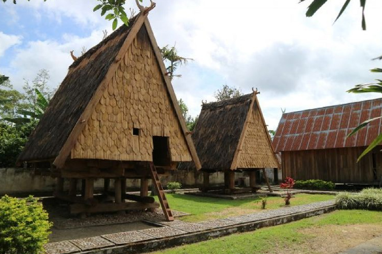 Nama dan Gambar Rumah Adat yang Ada di Indonesia