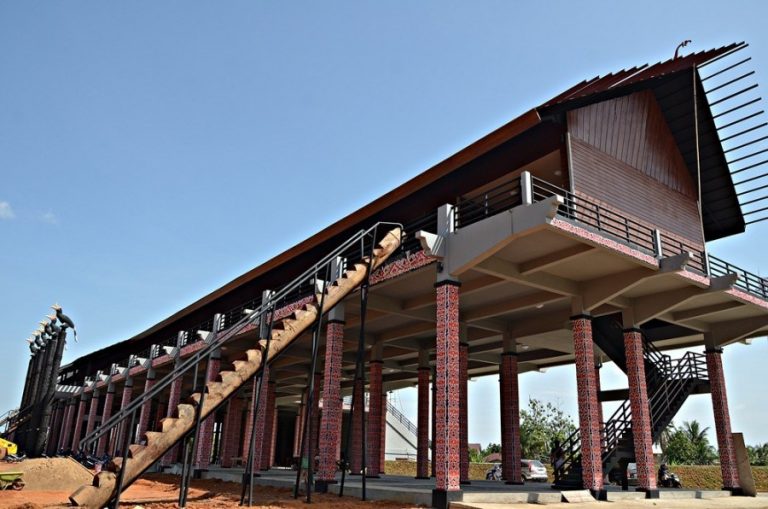 Rumah Adat Panjang