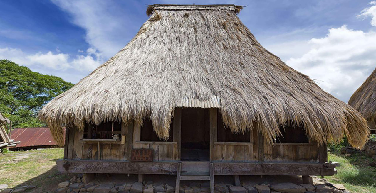 Rumah Adat Musalaki - Blog Cari Kos