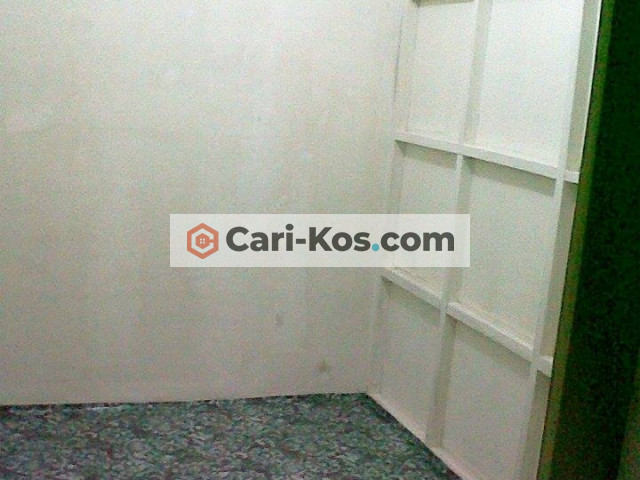 Kost murah dekat ITC Roxy Mas – samping rel kereta api