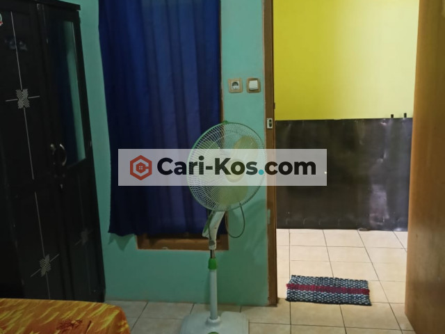 Kost nyaman samping pasar modern bsd