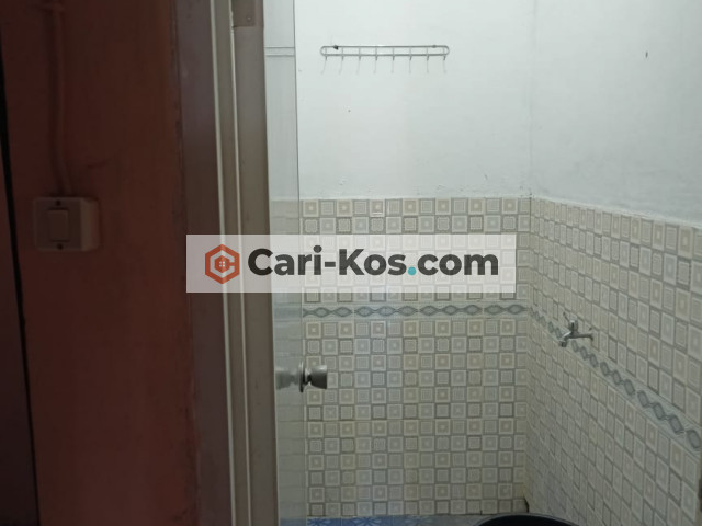 Kost nyaman samping pasar modern bsd