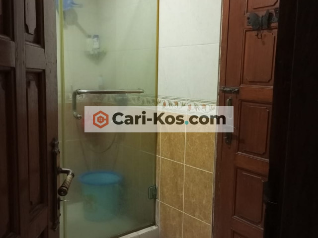 KAMAR KOS EKSEKUTIF DEKAT DENGAN STASIUN TEBET DAN ALFAMIDI