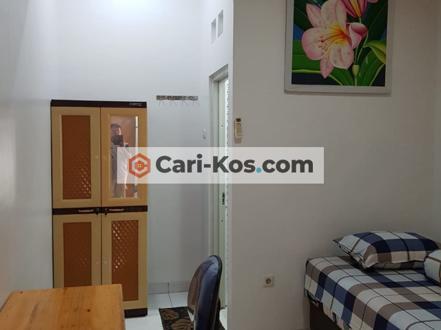 KOST KIRANA, lokasi sangat strategis dipusat bisnis BSD dan Gading Serpong Tangerang, kamar mandi dalam, tersedia Wifi, TV, air minum aqua