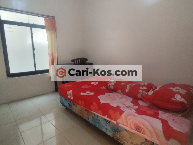 UGM Kost Putra Arkana kamar mandi dalam